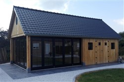 Eiken tuinhuis met schuiframen