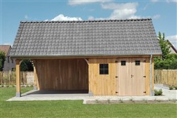 Tuinhuis hoevestijl met grote poort
