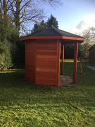 Prieeltje in de tuin
