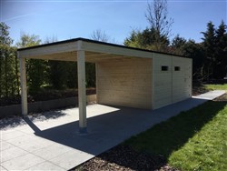 Tuinhuis met plat dak en houten gevelbekleding