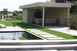 Tuinhuis met plat dak bij zwembad